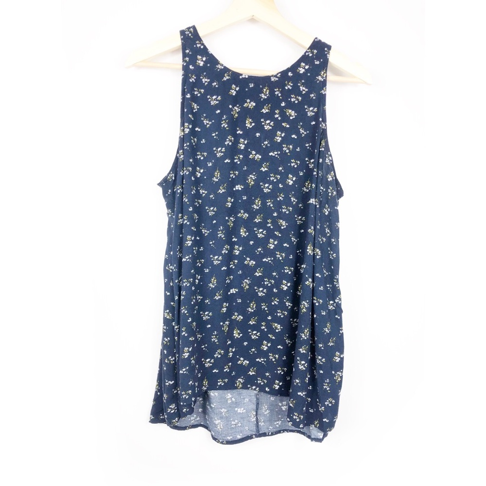Blue floral sleeveless top ✨